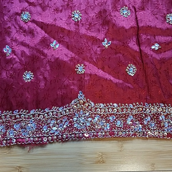 Red Indian wear - Picture 3 of 8